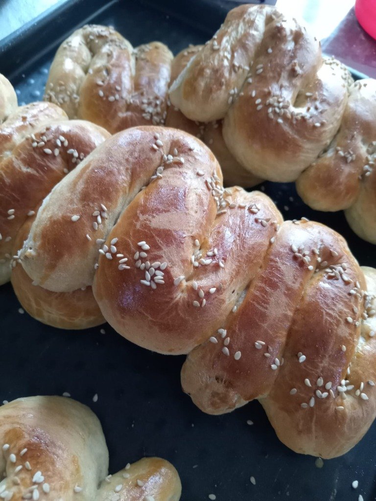 Trenza Tradicional de Masa Madre con Ajonjolí
